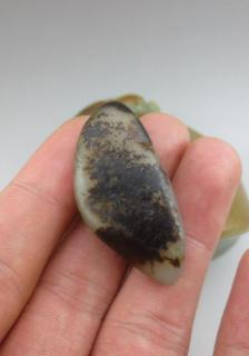 和田玉黑皮青白籽料12g